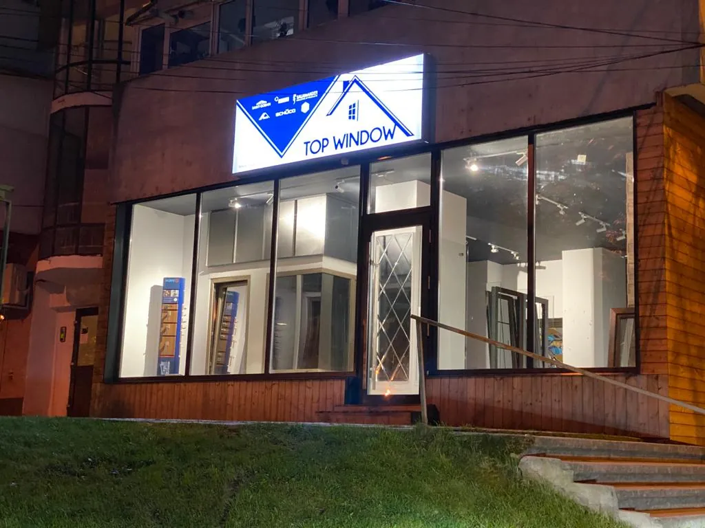 Showroom-ul TOP WINDOW din Bacău